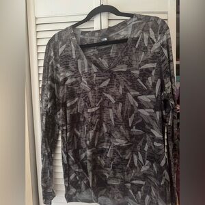 The North Face Women's Black and Gray Patterned Long Sleeve Top